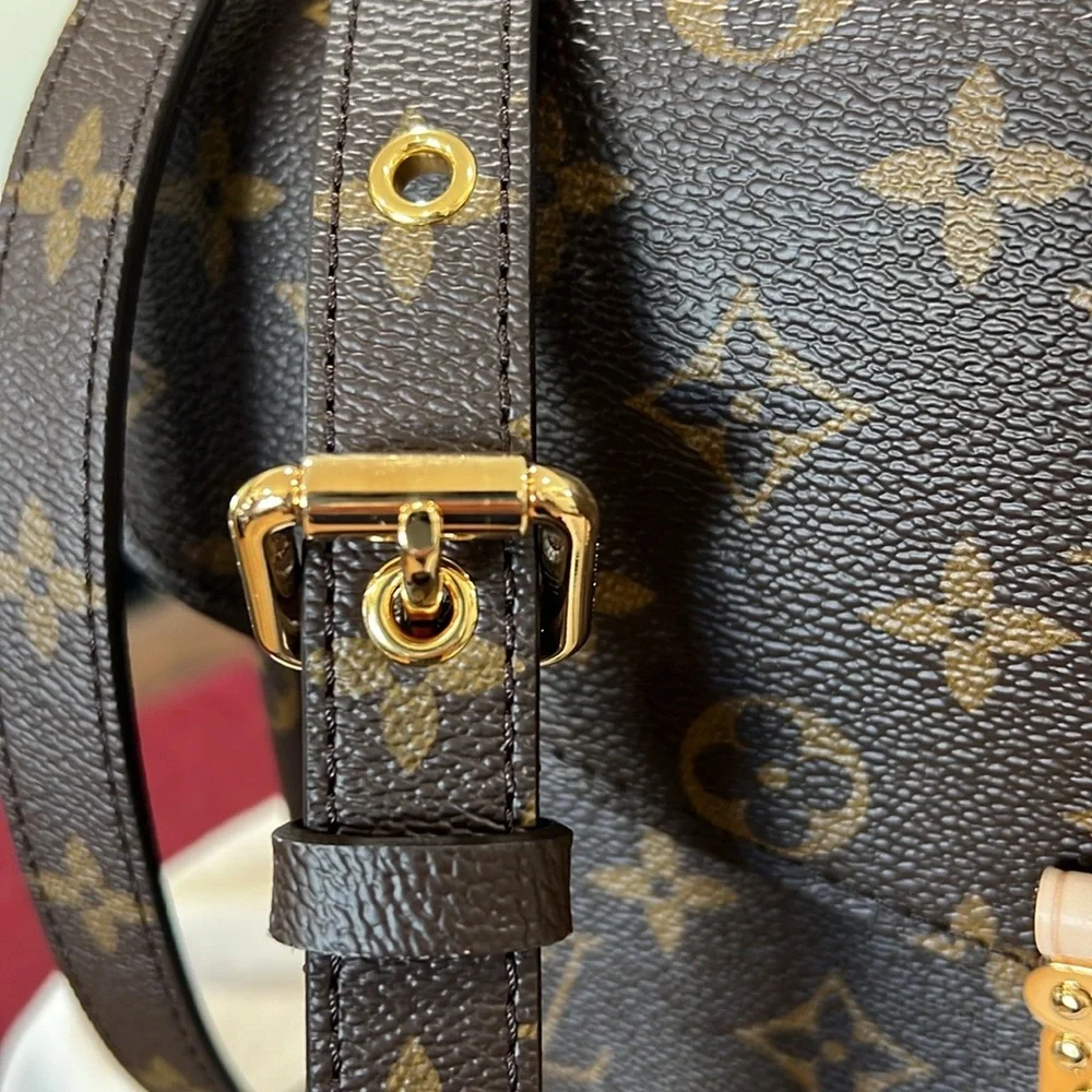 SOLD! Authentic Louis Vuitton Pochette Metis! - Picture 7 of 16